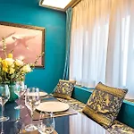 Dimora San Trovaso Stylish Four-bedroom House In * Wenecja