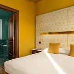 Dimora San Trovaso Stylish Four-bedroom House In Wenecja