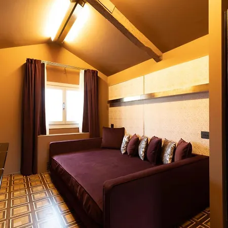 Dimora San Trovaso Enchanting Four-bedrooms * Wenecja