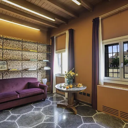 Dimora San Trovaso Stylish Four-bedroom House In Apartament Wenecja