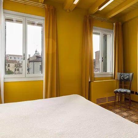 Appartamento Dimora San Trovaso Enchanting Four-bedrooms